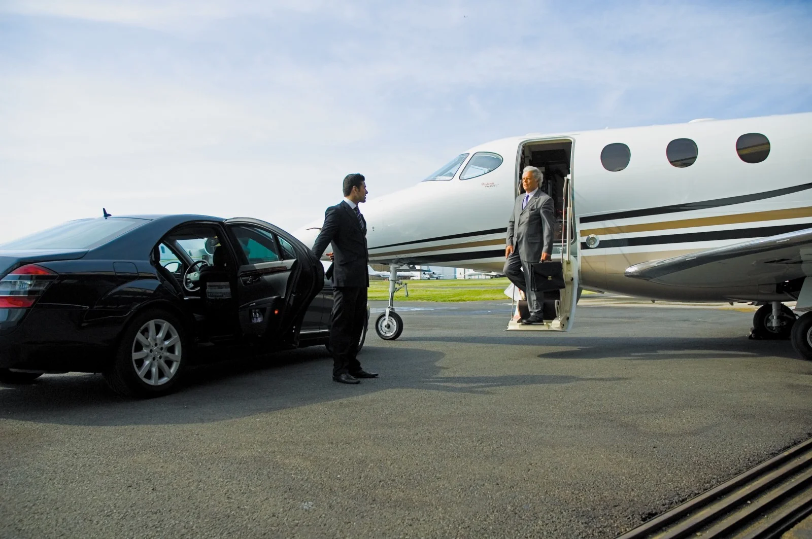 Airport Transfer in Jaipur – Why Business Travelers Prefer Luxury Cars