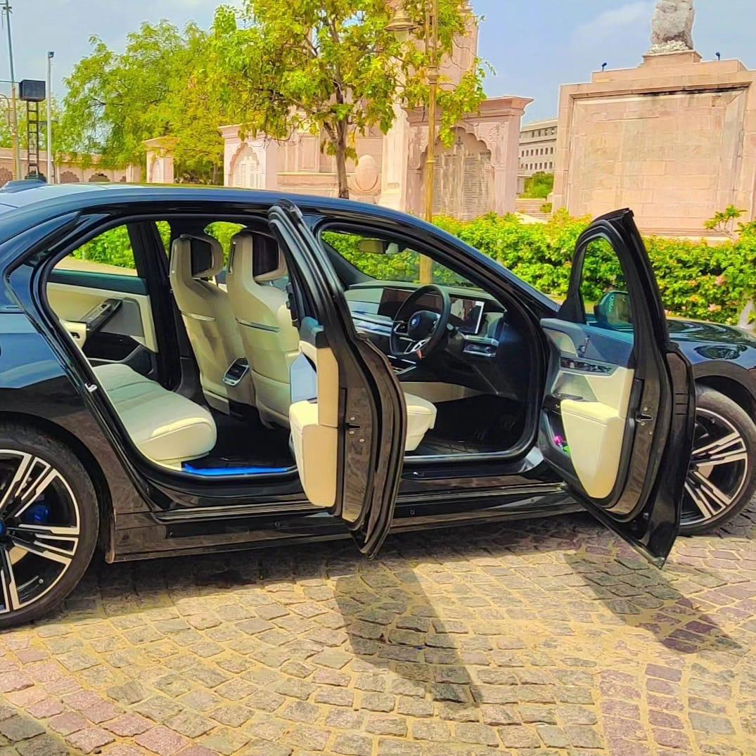 Luxury Travel Itinerary: 3 Days in Jaipur with a Chauffeur — affordable luxury car rental Jaipur, book luxury car in Jaipur, wedding car rental Jaipur